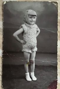 little child in chicken dance costume